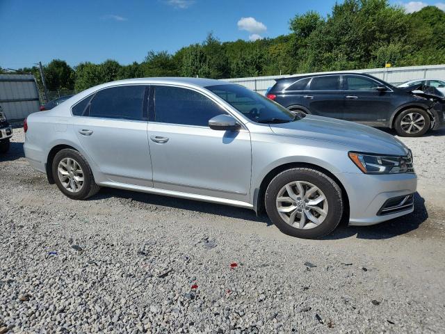 2017 VOLKSWAGEN PASSAT S 1VWAT7A35HC042880