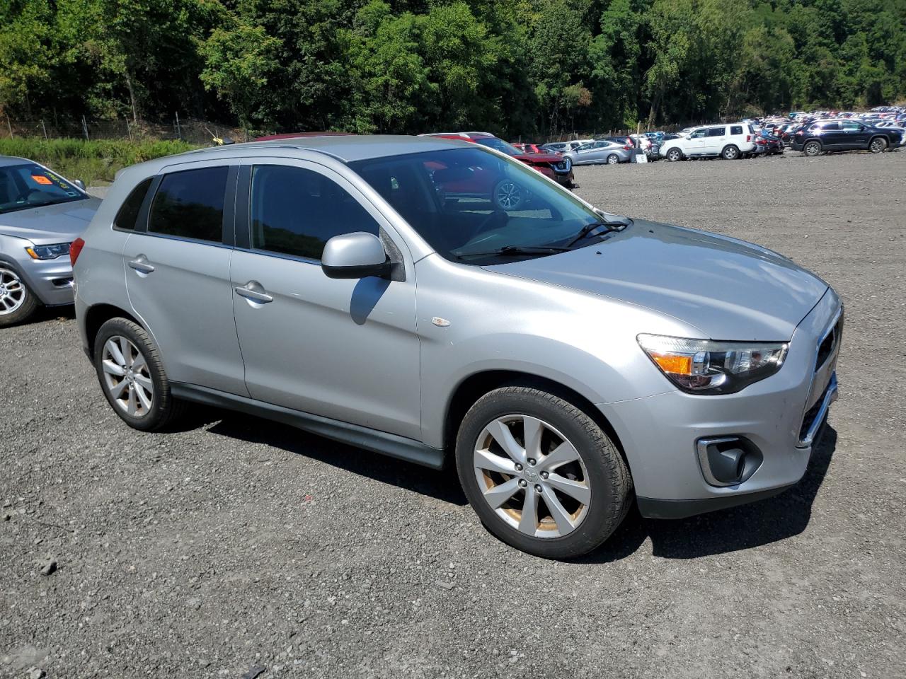 MITSUBISHI OUTLANDER SE