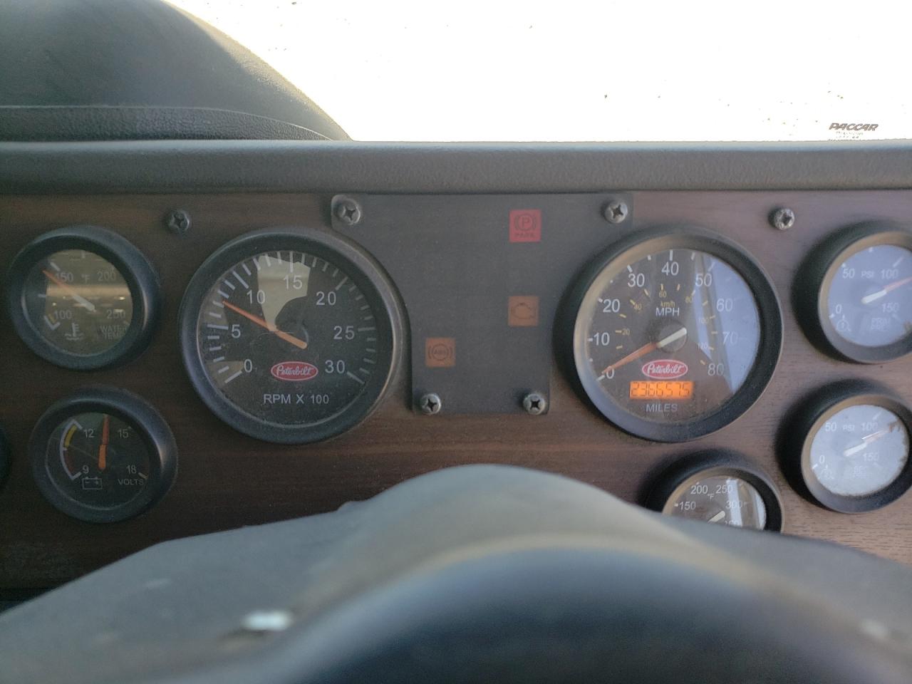 Lot #3268883232 2014 PETERBILT TRACTOR 320