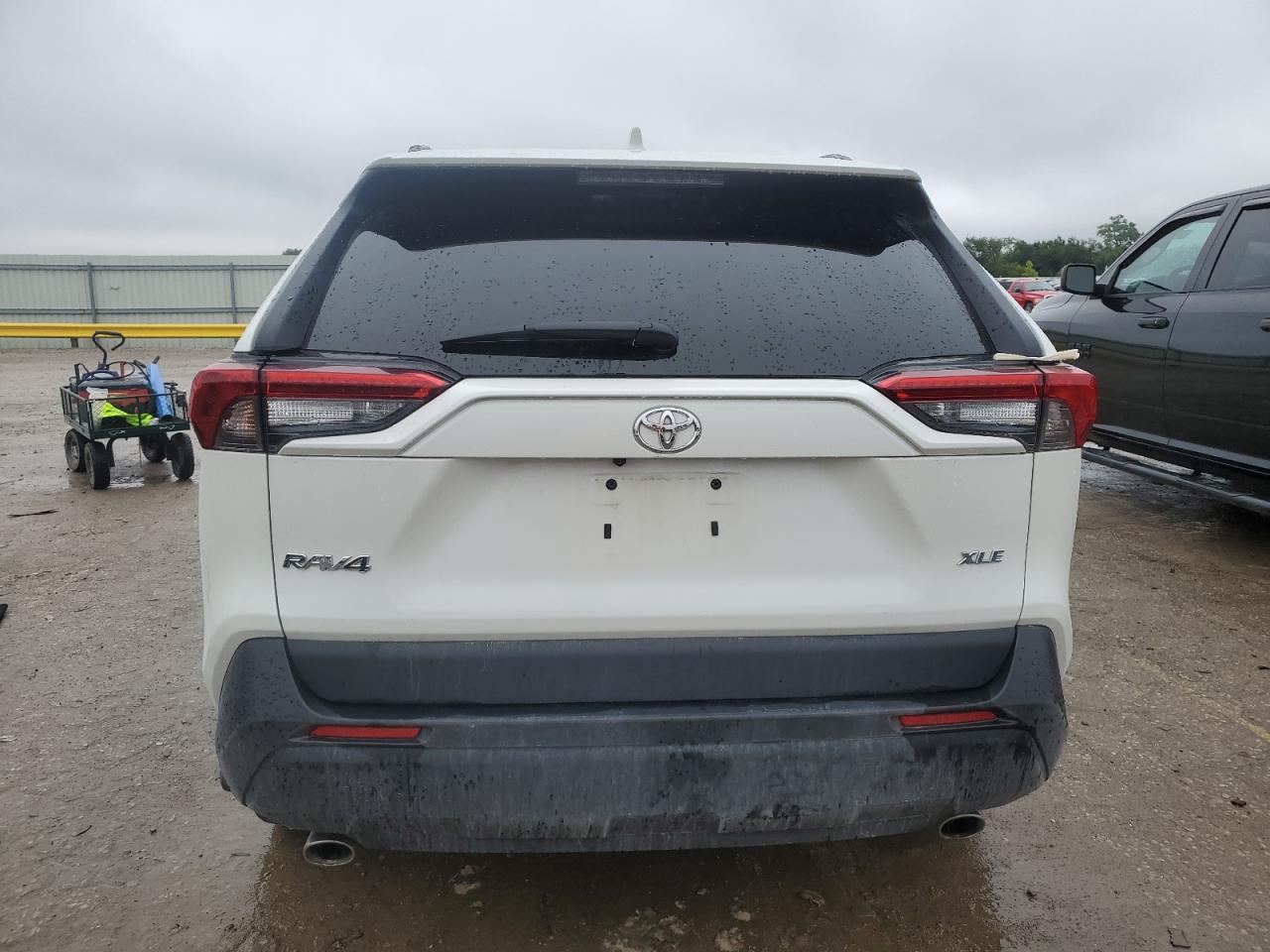 TOYOTA RAV4 XLE PREMIUM