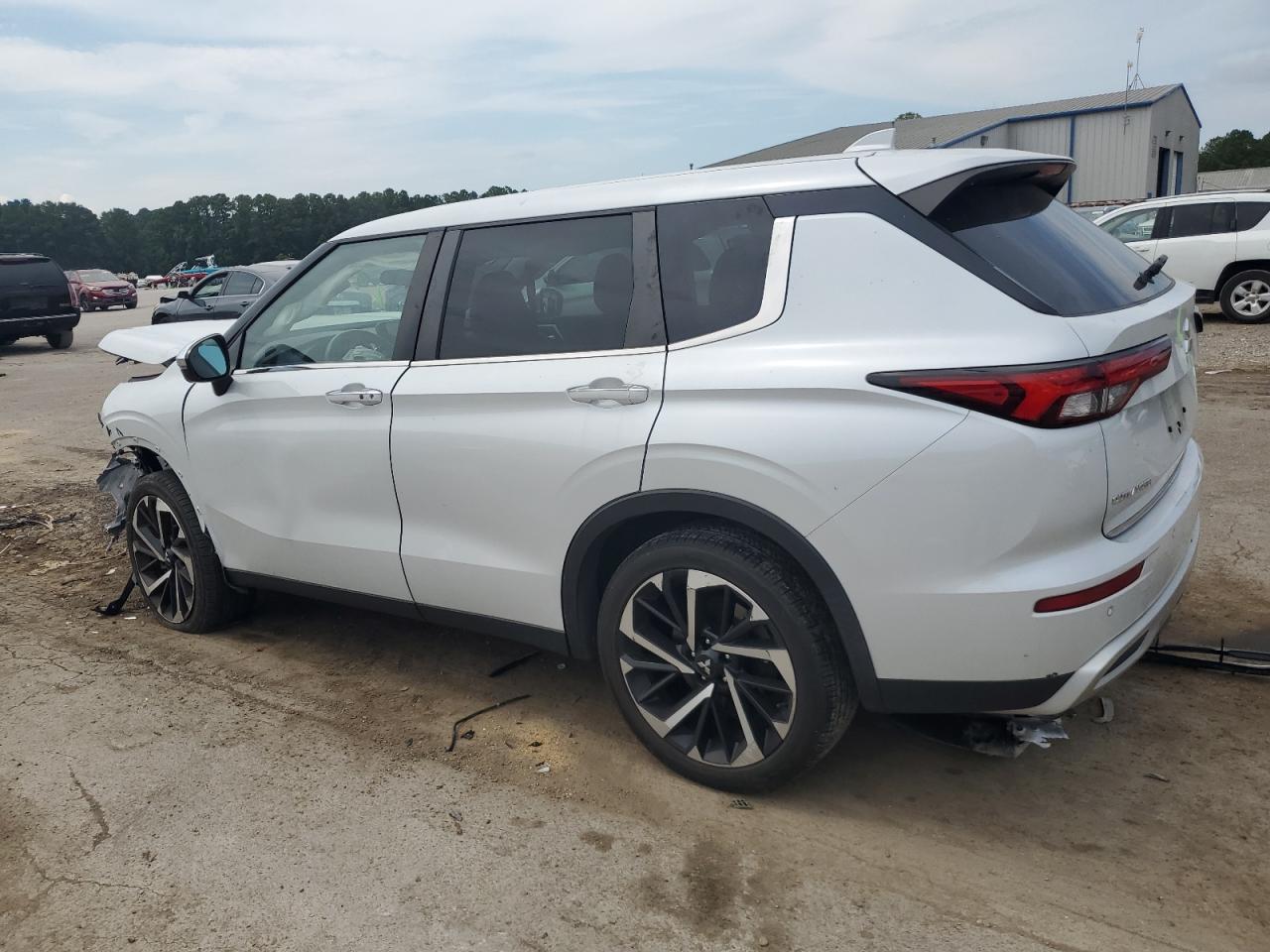 MITSUBISHI OUTLANDER SE