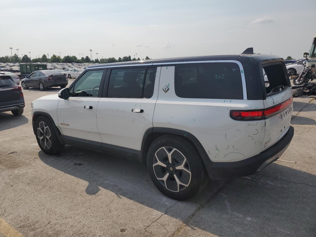 RIVIAN R1S ADVENTURE