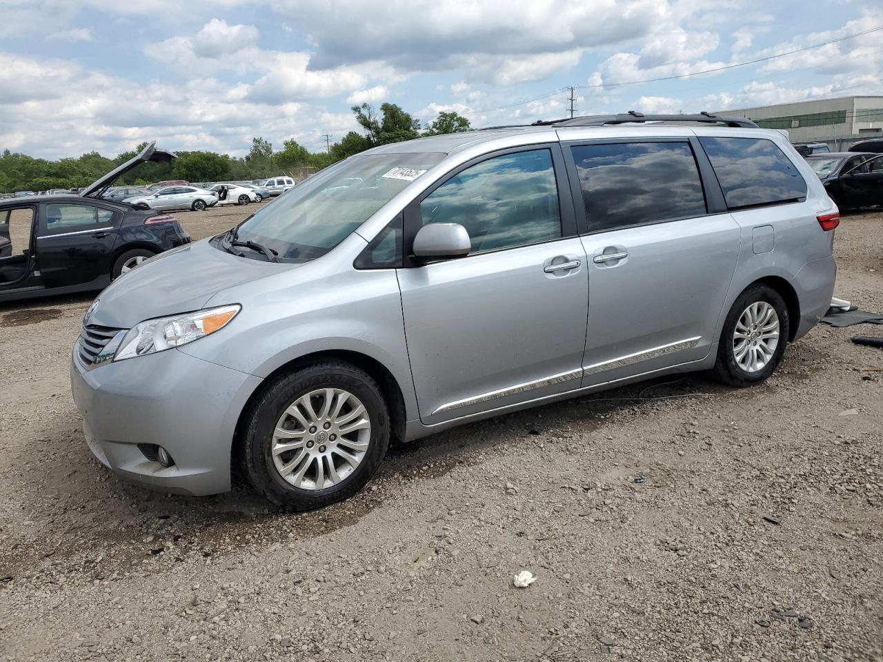 TOYOTA SIENNA XLE