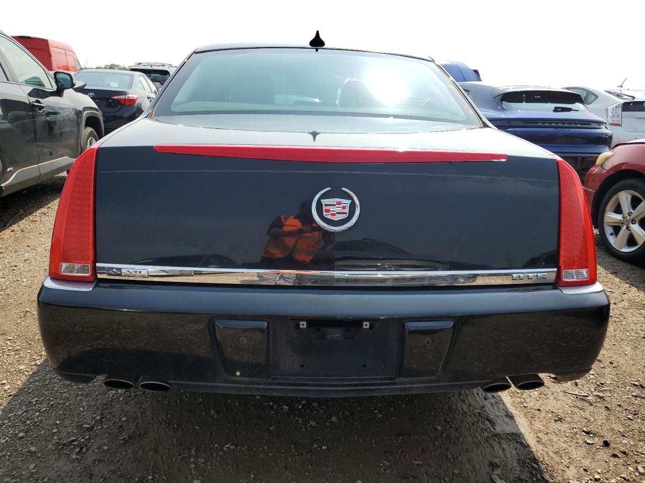 CADILLAC DTS LUXURY COLLECTION