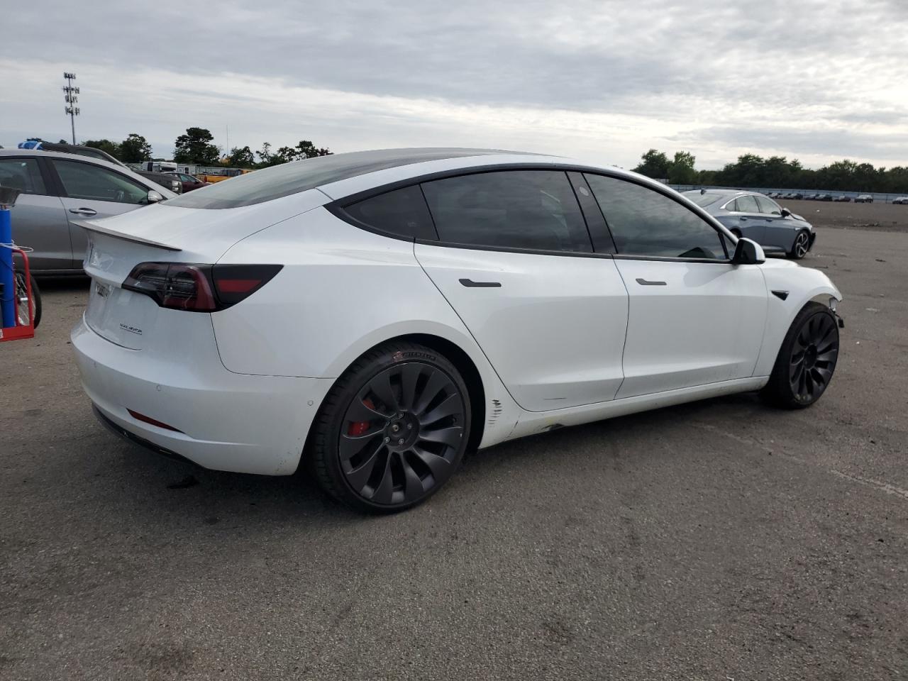TESLA MODEL 3