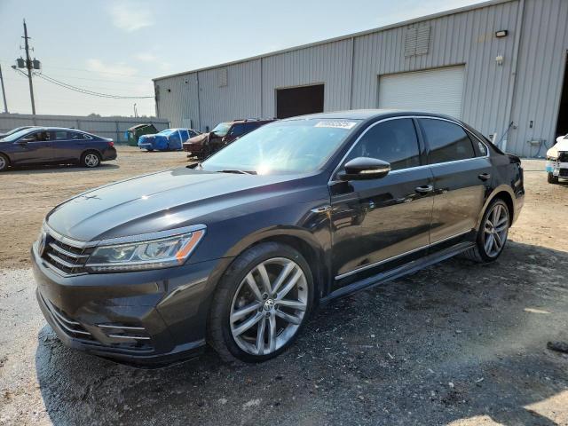 2017 VOLKSWAGEN PASSAT R-L 1VWDT7A34HC078864
