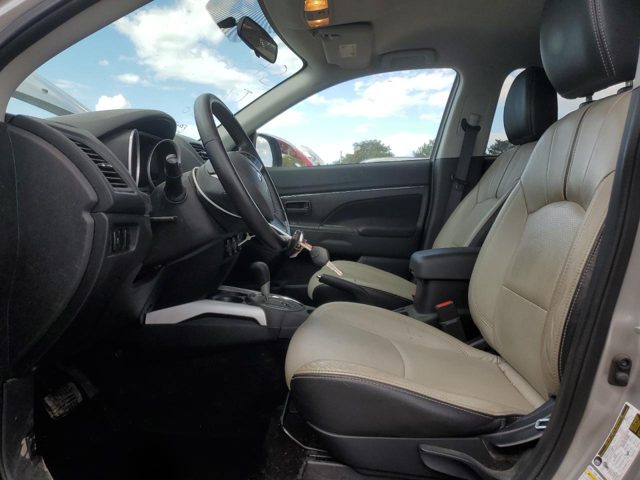 MITSUBISHI OUTLANDER ES