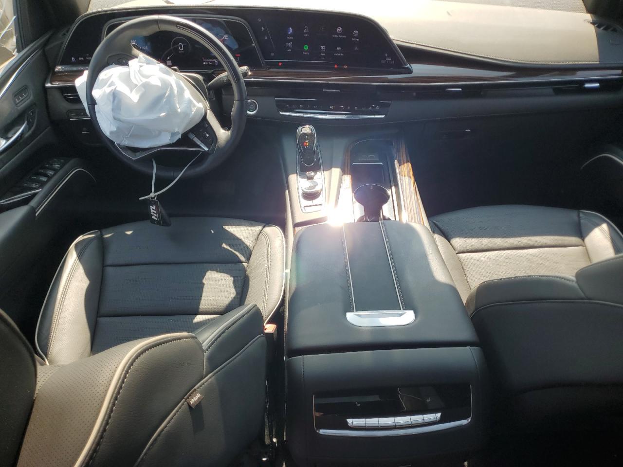 CADILLAC ESCALADE PREMIUM LUXURY