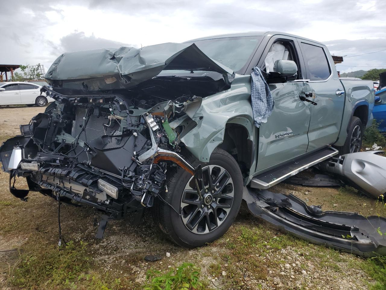 TOYOTA TUNDRA CREWMAX LIMITED