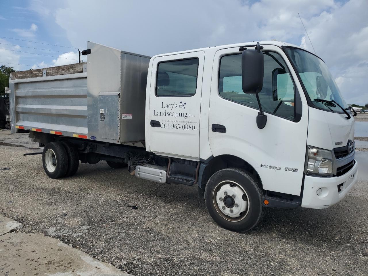 Lot #3265820243 2019 HINO 195