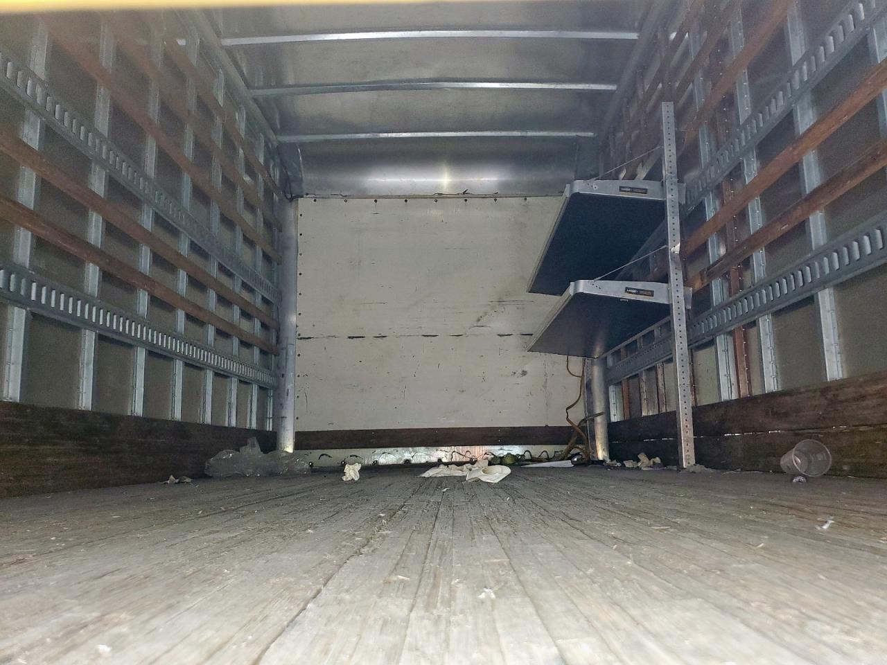 Lot #3216952372 2019 HINO 155