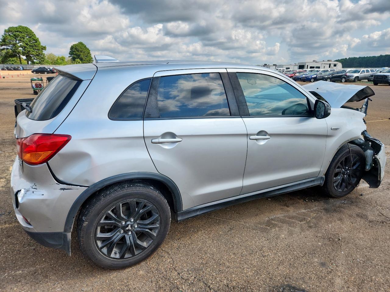 MITSUBISHI OUTLANDER ES