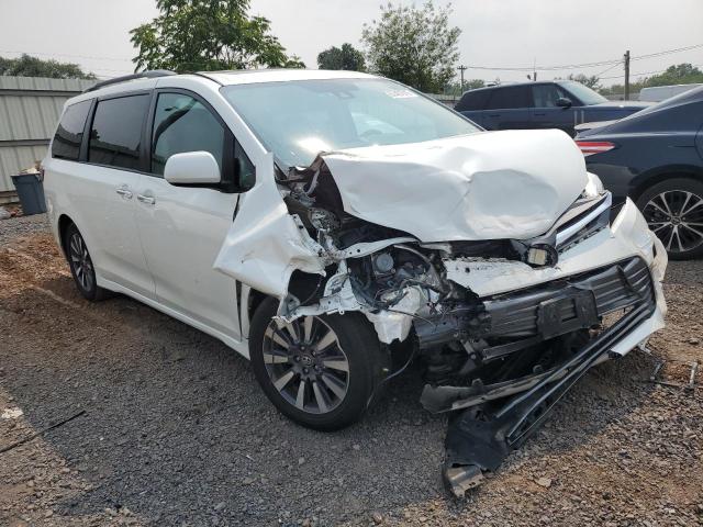 2018 TOYOTA SIENNA XLE 5TDDZ3DC9JS207675