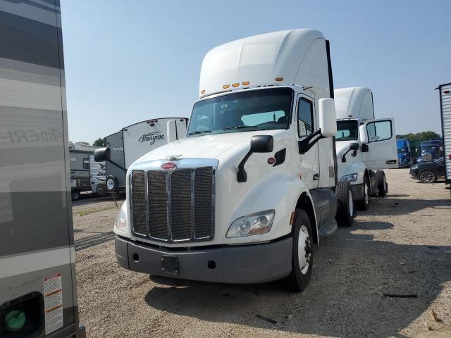 Global Auto Auctions: 2017 PETERBILT 579