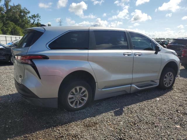 2022 TOYOTA SIENNA LE 5TDKRKEC8NS079788