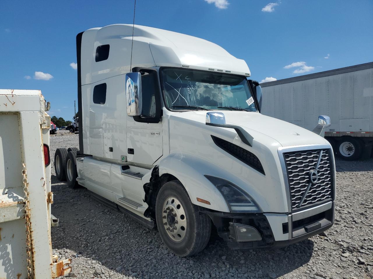 Lot #3277049180 2019 VOLVO VN