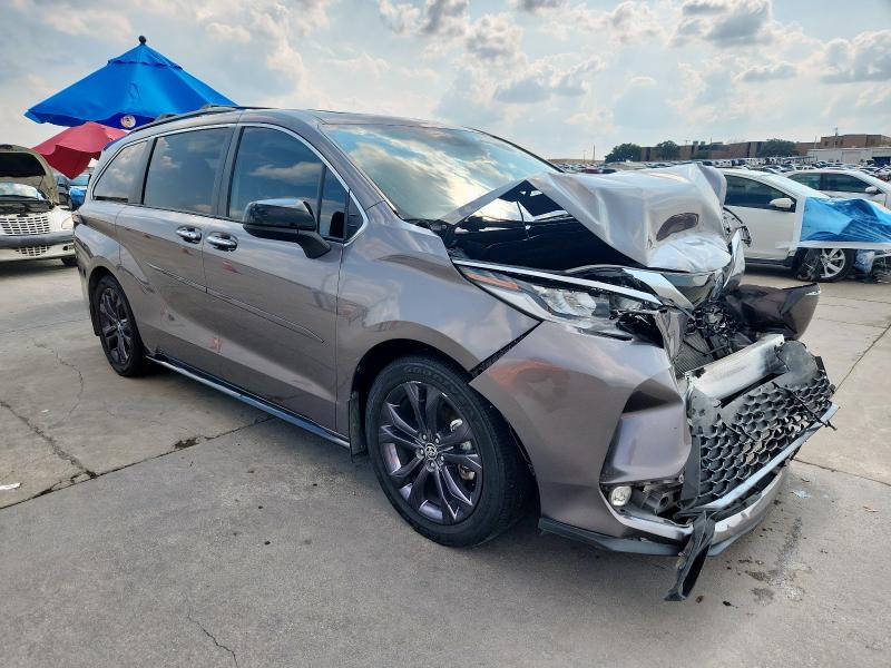 2022 TOYOTA SIENNA XSE - 5TDDRKEC5NS106504
