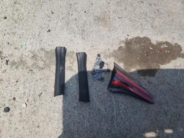 2018 TOYOTA RAV4 LE - JTMZFREV5JJ207123