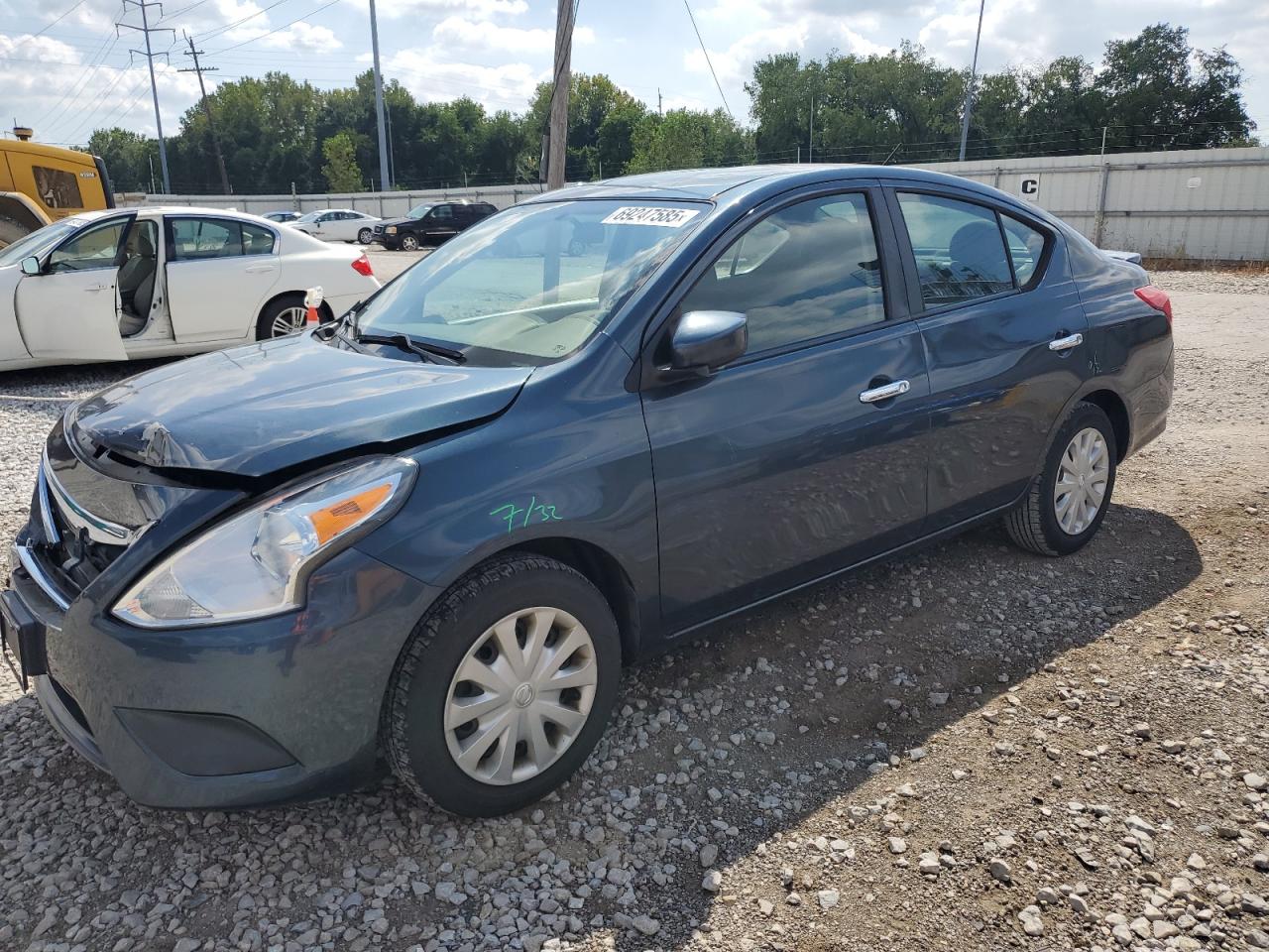 NISSAN VERSA S