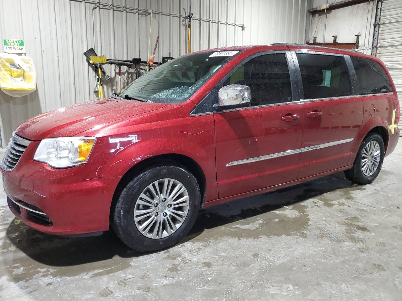 CHRYSLER TOWN & COUNTRY TOURING L
