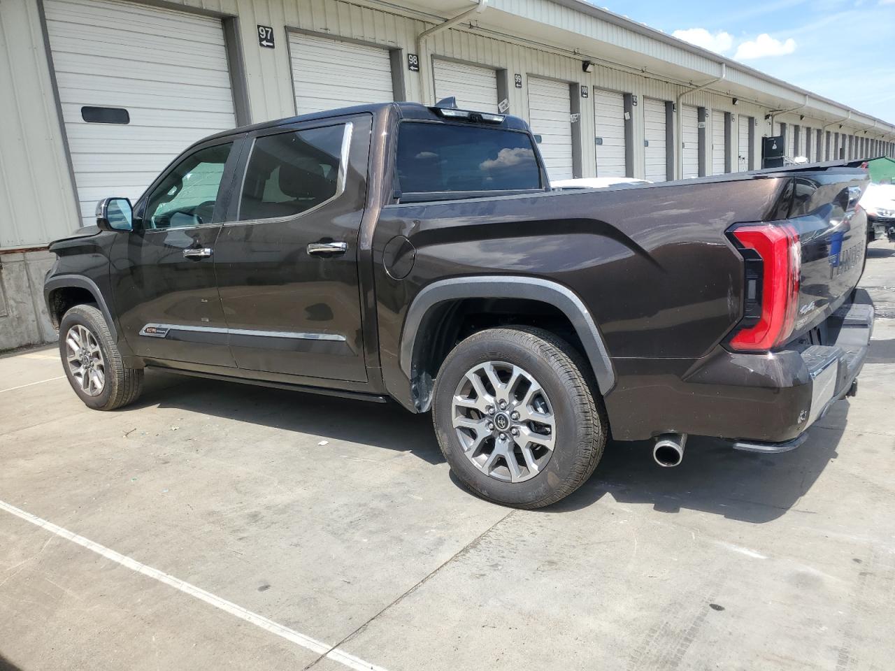 TOYOTA TUNDRA CREWMAX PLATINUM