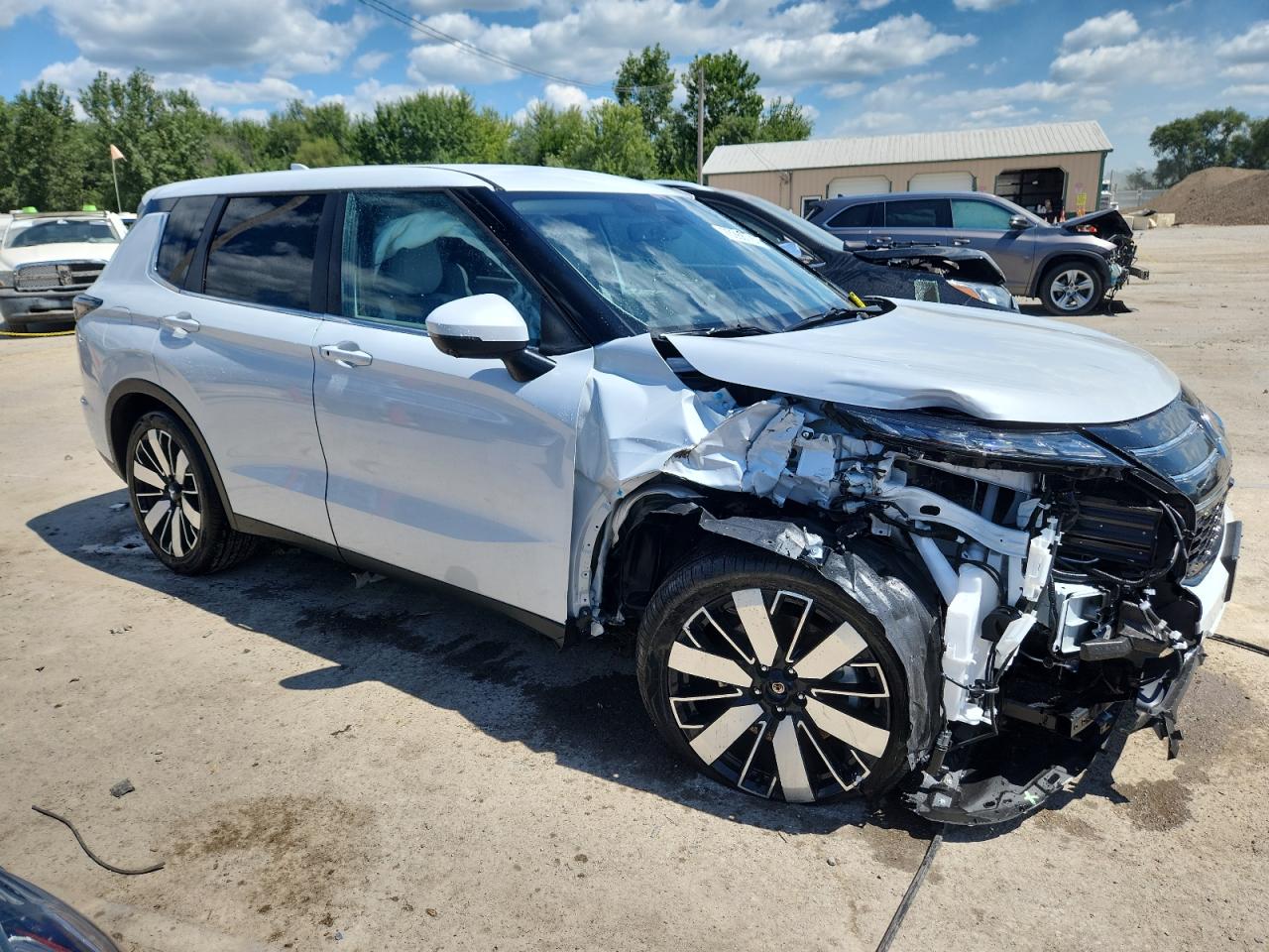 MITSUBISHI OUTLANDER SE