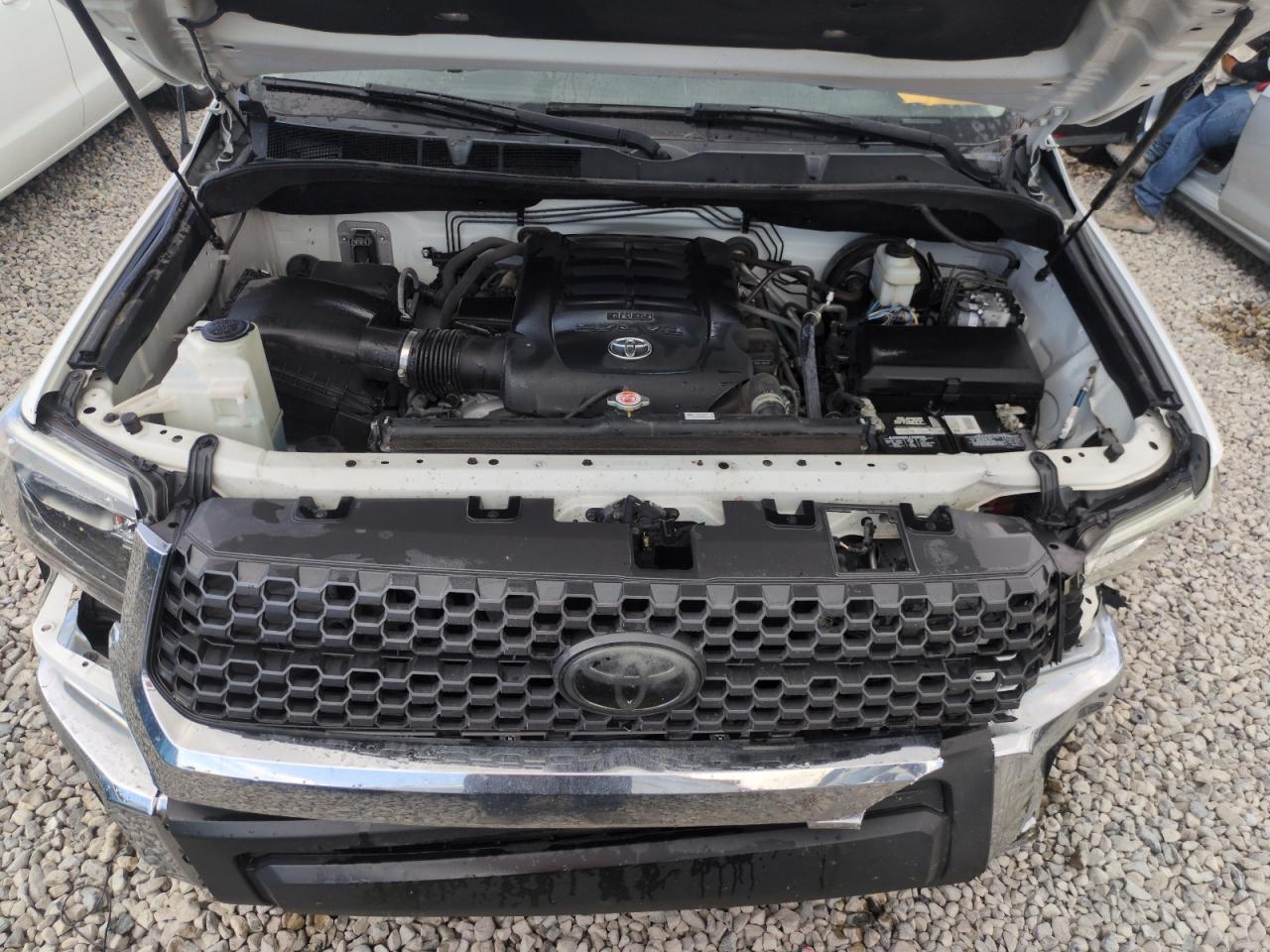 TOYOTA TUNDRA CREWMAX SR5