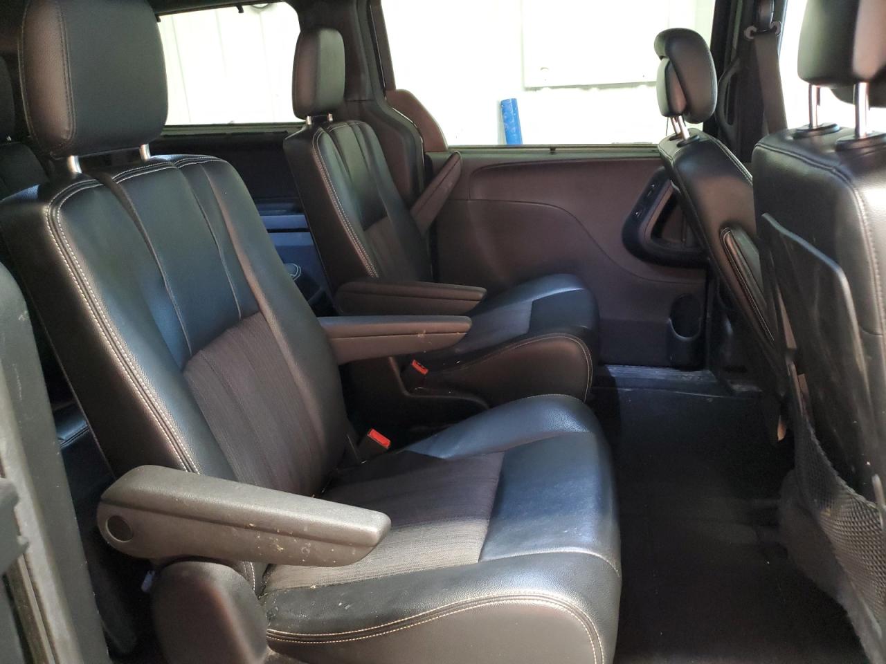 CHRYSLER TOWN & COUNTRY S