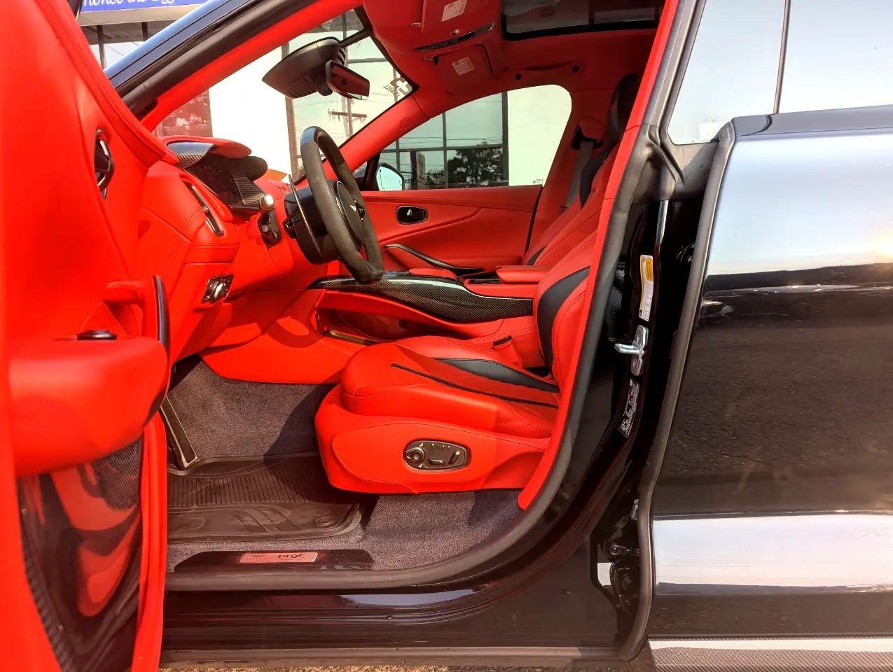 ASTON MARTIN DBX 707