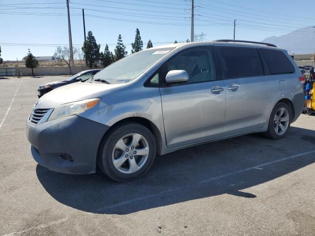 TOYOTA SIENNA LE
