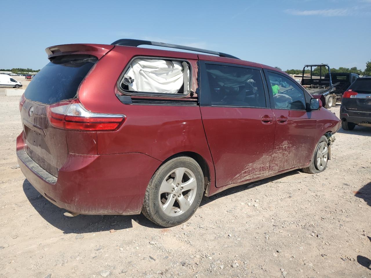 Lot #3305452075 2016 TOYOTA SIENNA LE