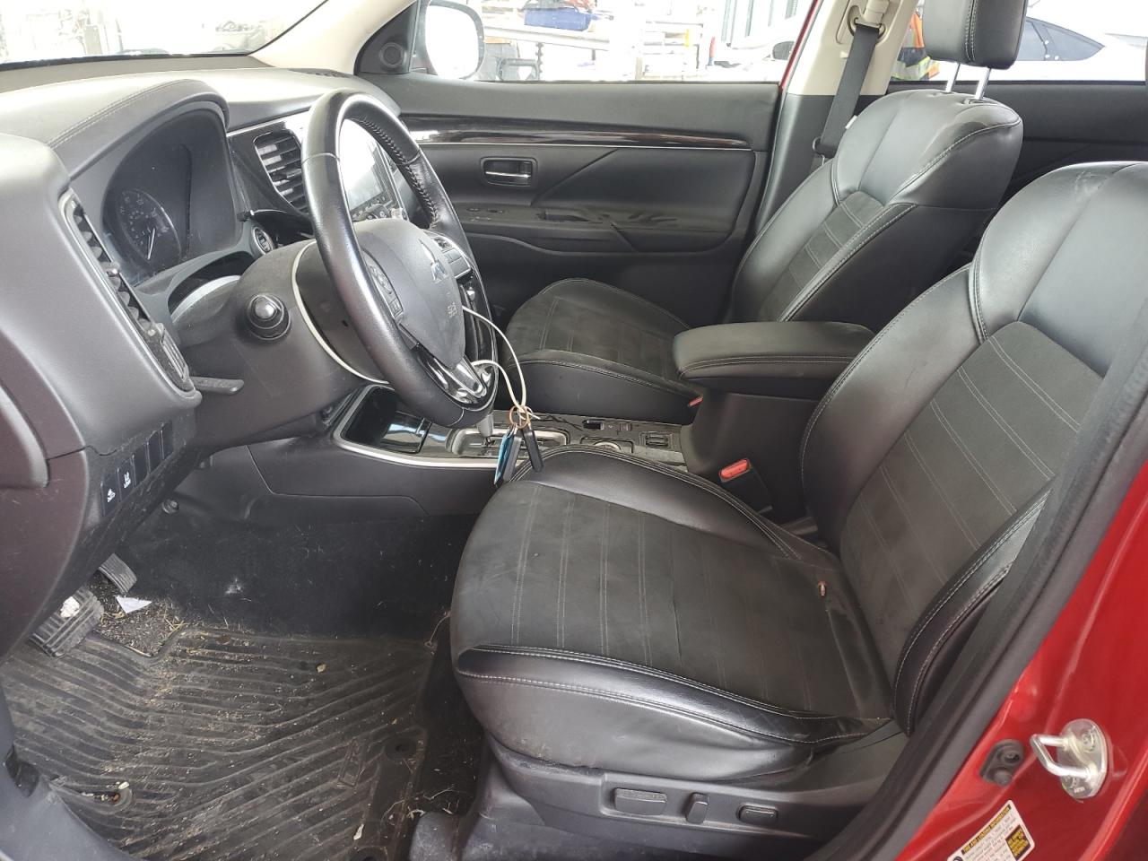 MITSUBISHI OUTLANDER SE