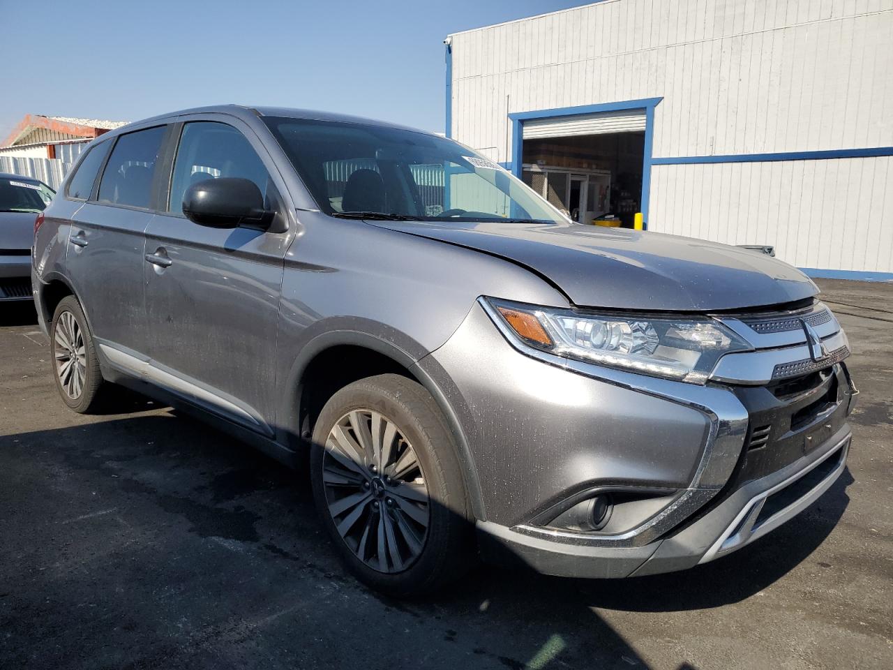 MITSUBISHI OUTLANDER SE