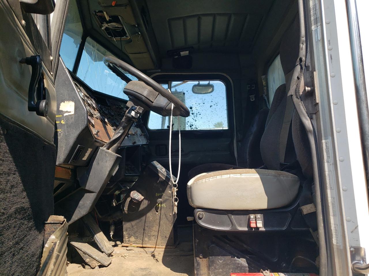 Lot #3284674375 1998 PETERBILT 357