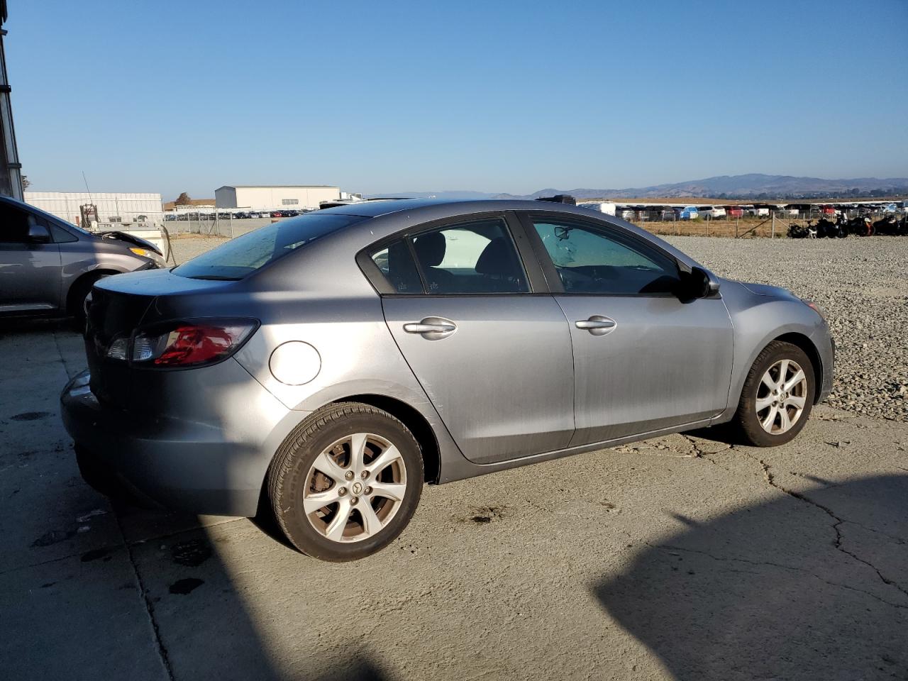 MAZDA 3 I