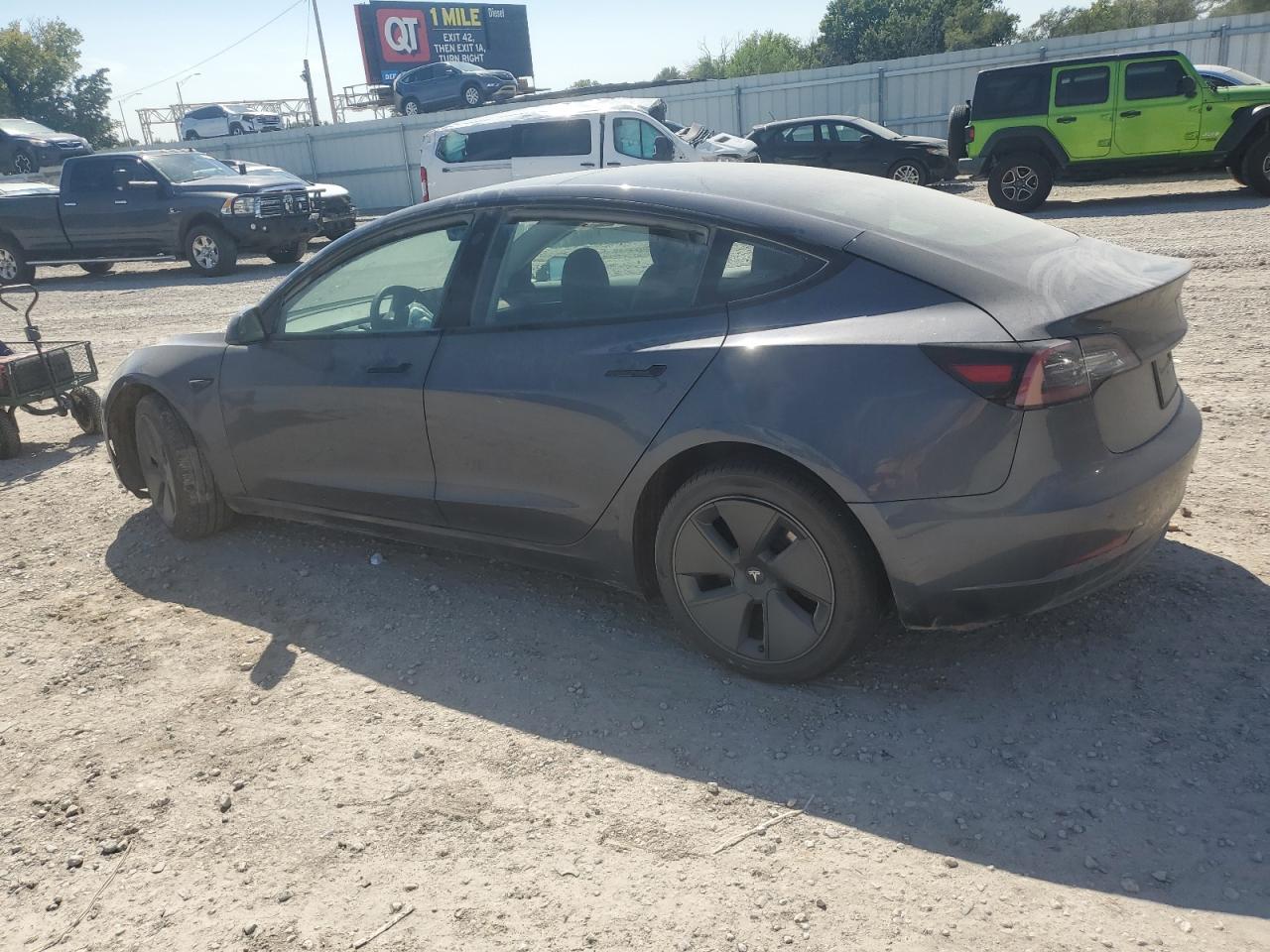 TESLA MODEL 3
