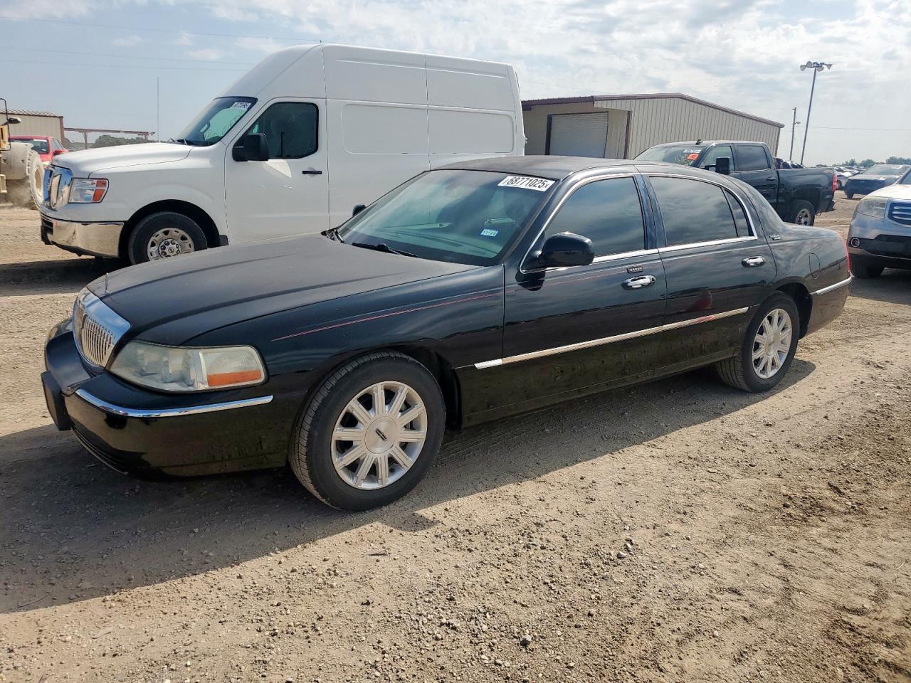 LINCOLN TOWN CAR SIGNATURE LIMITED