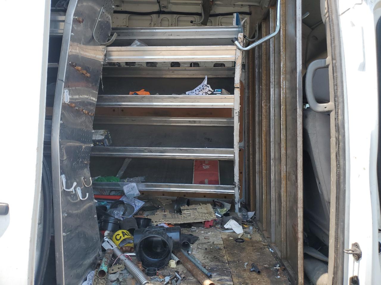 NISSAN NV2500 2500 S