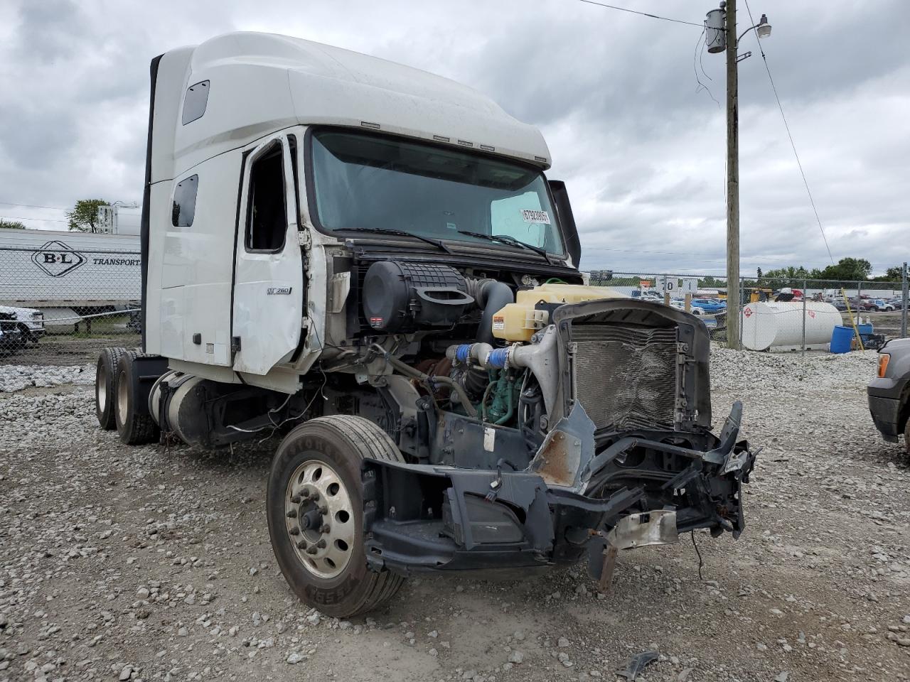 Lot #3254682177 2023 VOLVO VNL