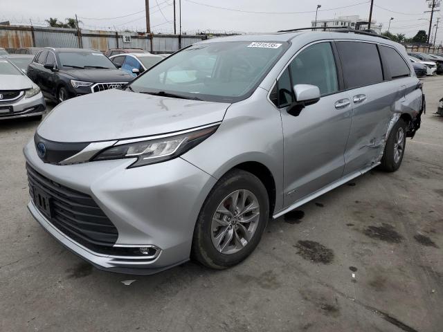 TOYOTA SIENNA XLE 2021 silver  Hybrid 5TDJRKEC7MS033301 photo #1