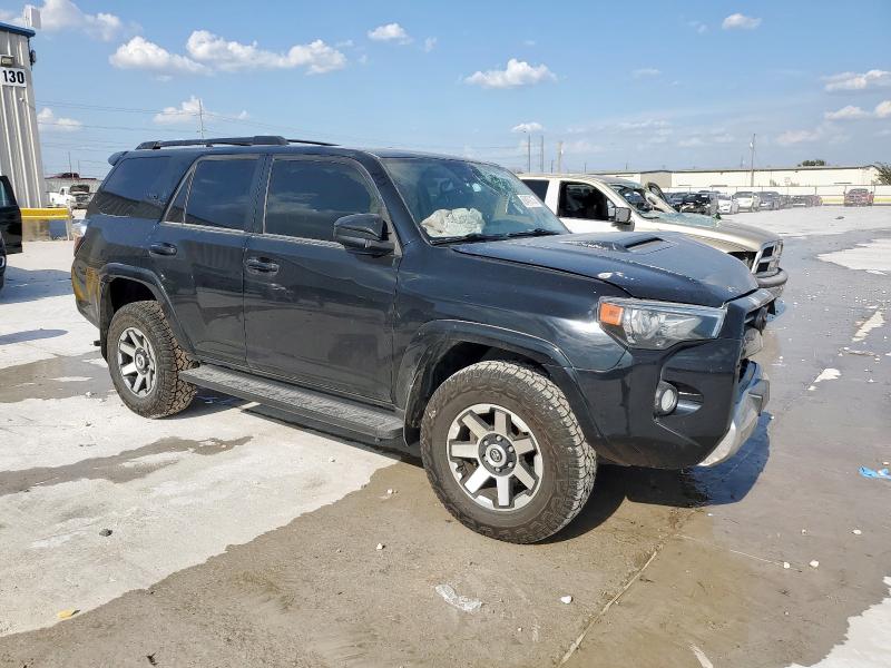 2020 TOYOTA 4RUNNER SR JTEBU5JR8L5817226