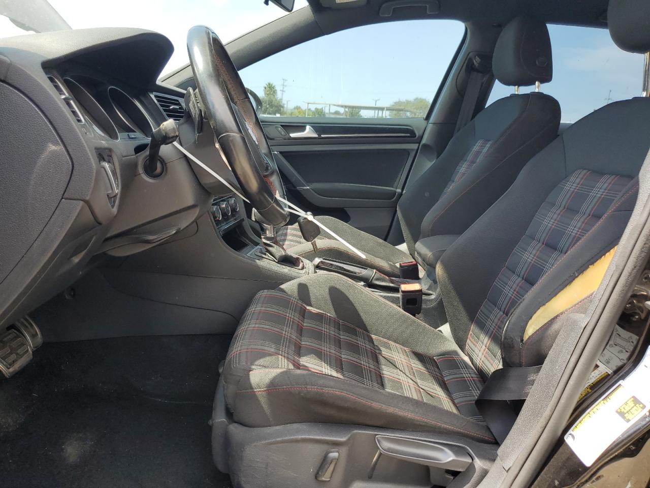 VOLKSWAGEN GOLF GTI S