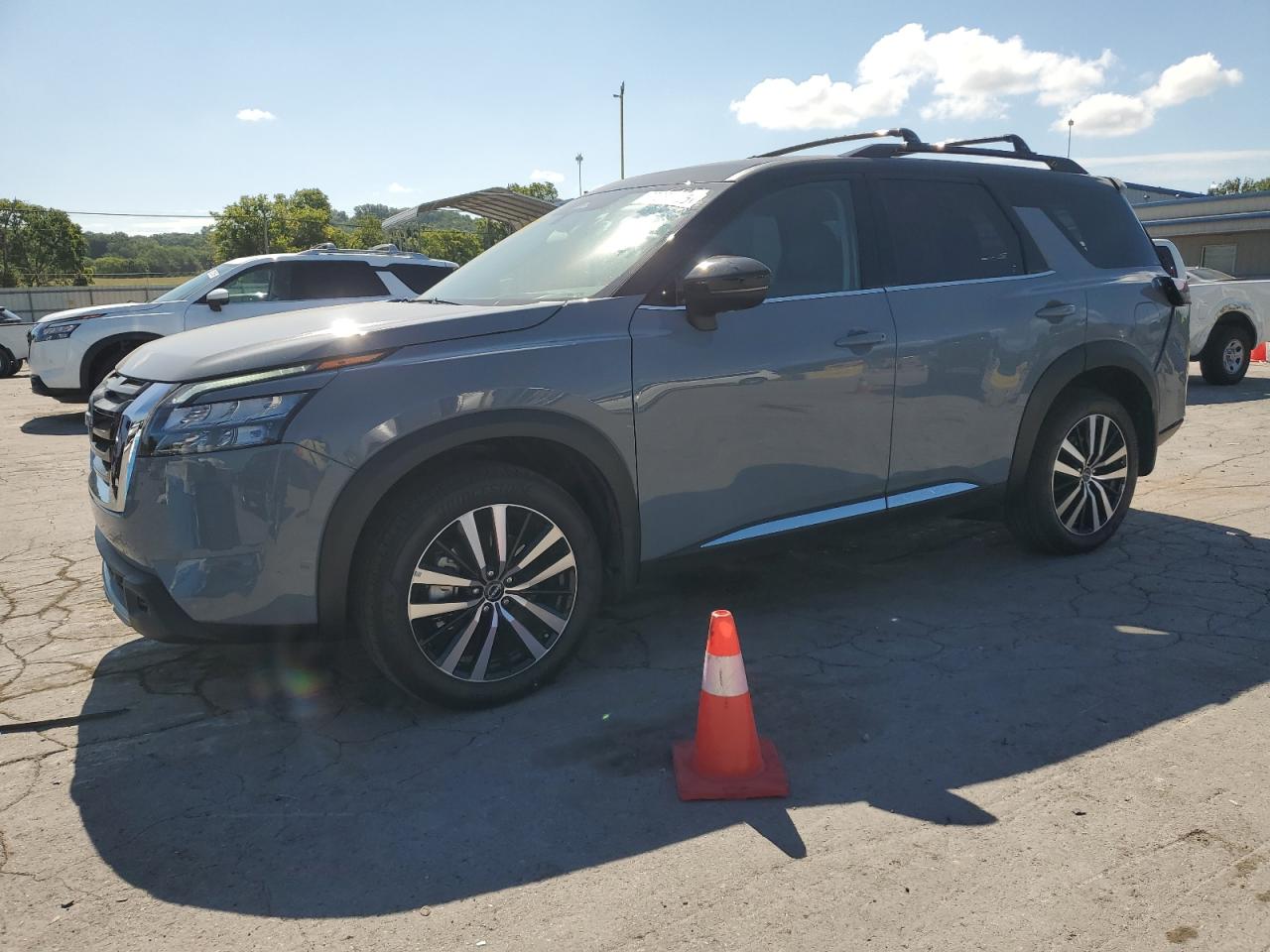 NISSAN PATHFINDER PLATINUM