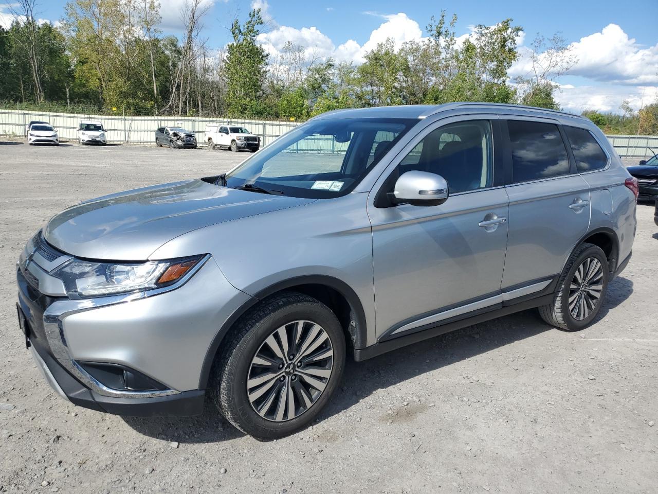 MITSUBISHI OUTLANDER SE