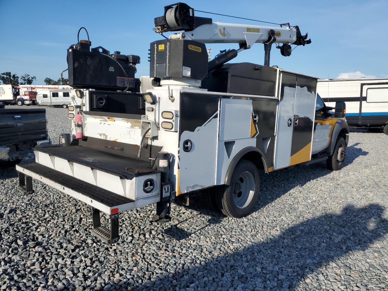 FORD F-550 SUPER DUTY