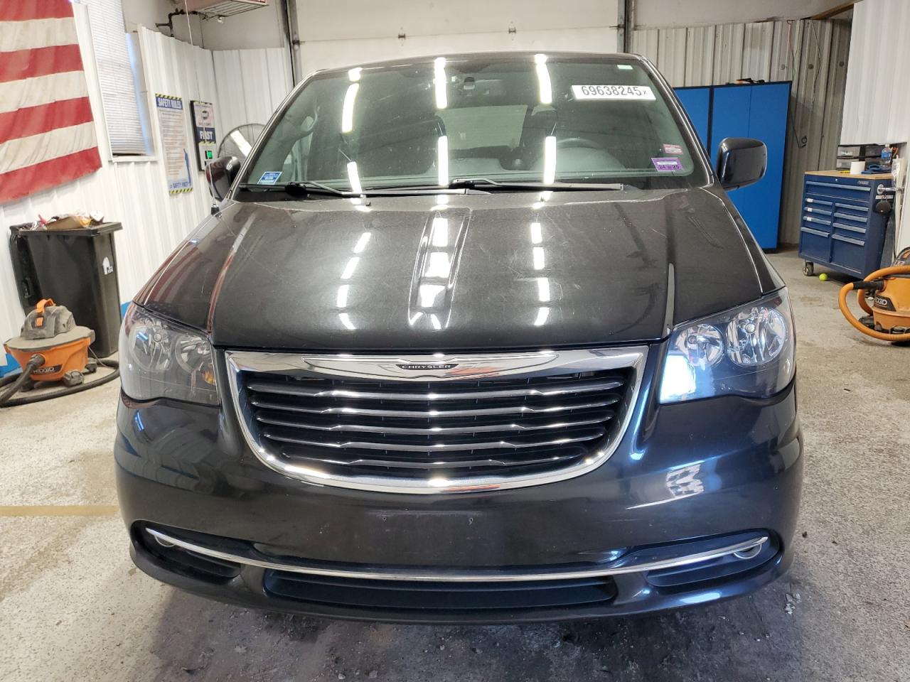 CHRYSLER TOWN & COUNTRY S