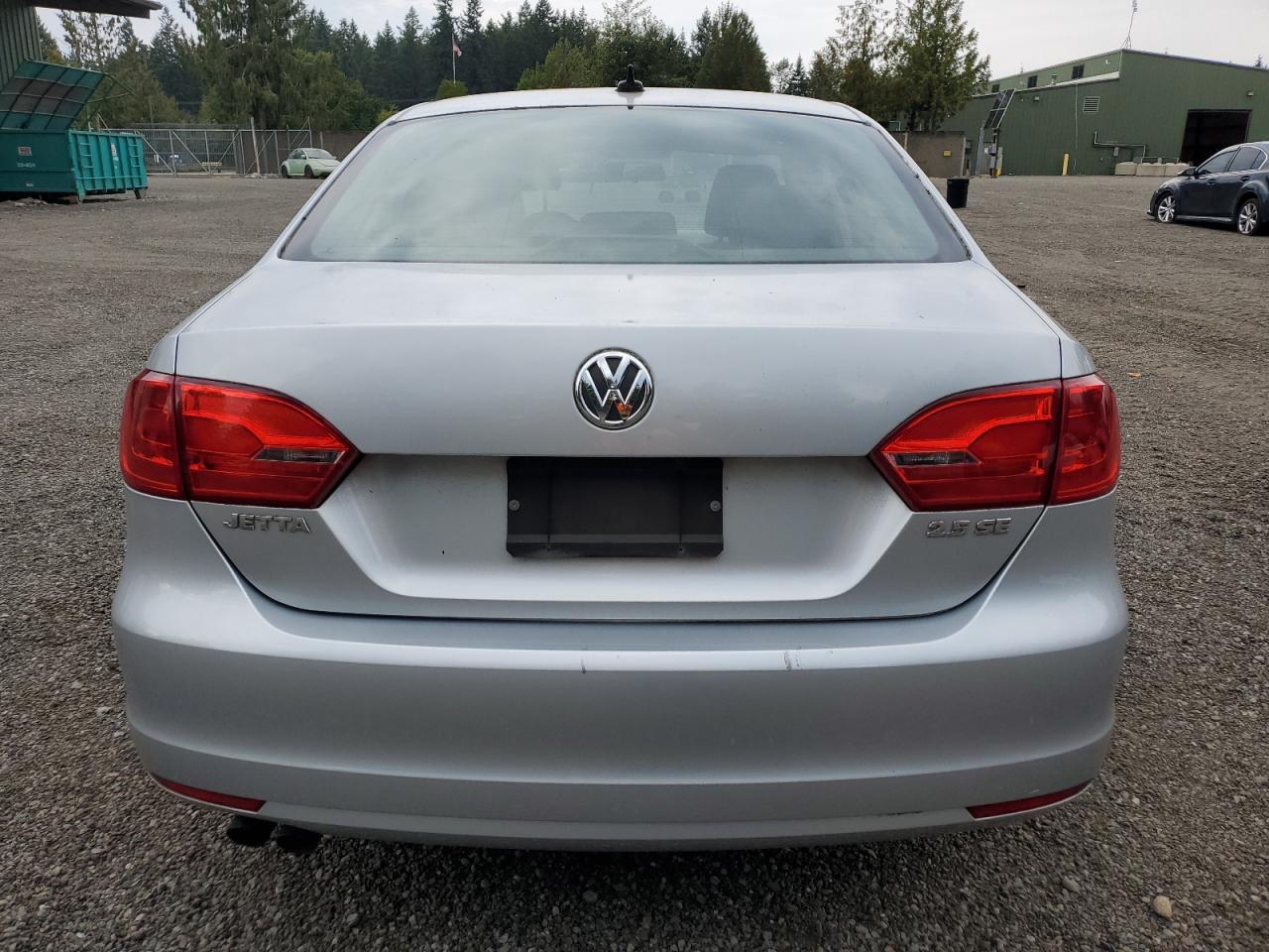 VOLKSWAGEN JETTA SE