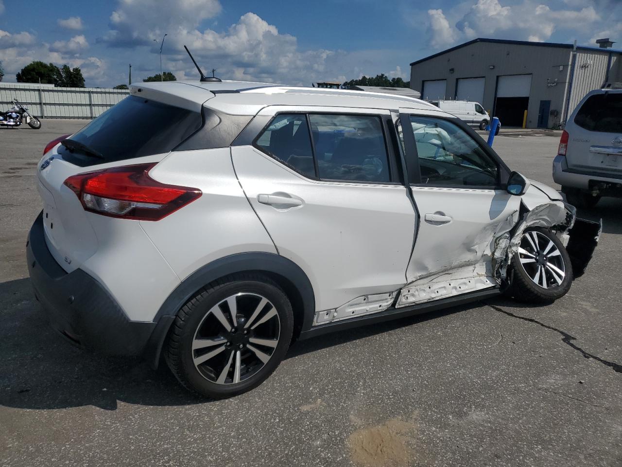 NISSAN KICKS SV
