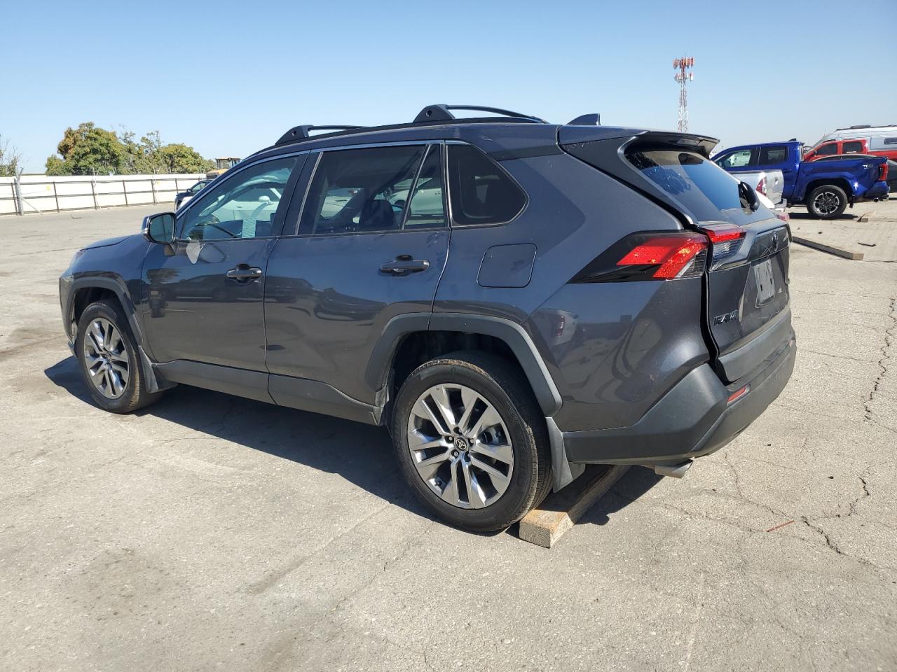 TOYOTA RAV4 XLE PREMIUM
