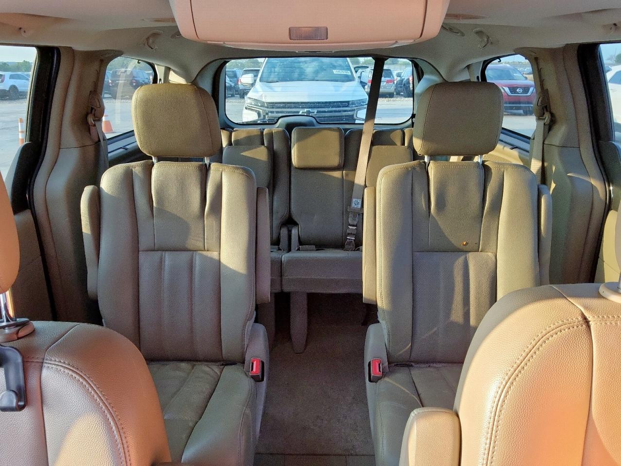 CHRYSLER TOWN & COUNTRY TOURING L